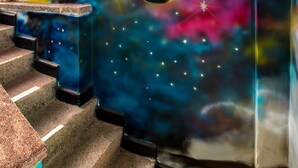 A staircase with a colorful mural featuring a galaxy and sunglasses. - Hotel Taybo Beach (Santa Marta)