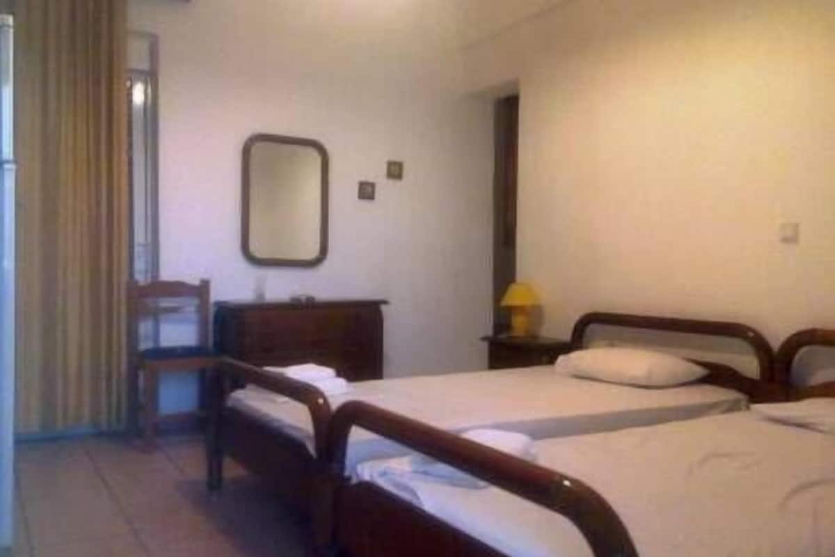 Twin Room | Cribs (free), rollaway beds (surcharge), WiFi (free)