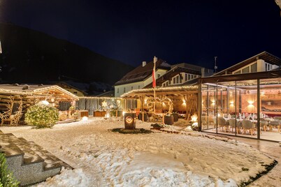 Hotel Alpenstolz