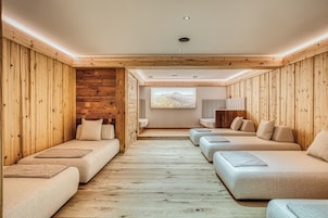 Sauna, steam room