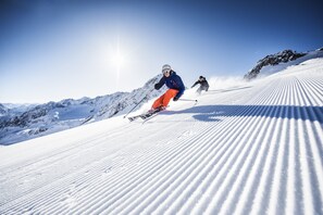 Snow and ski sports - Hotel Alpenstolz (Mieders)