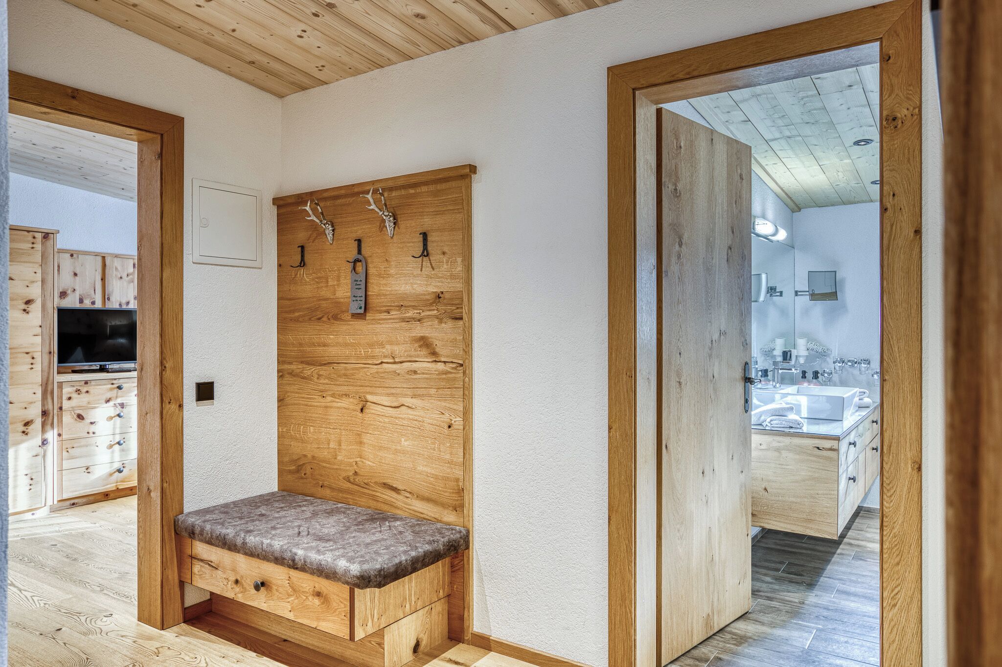 deluxe suite, 2 bedrooms | 1 bedroom, premium bedding, in-room safe, desk