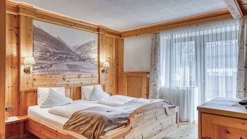 Seprai premium, brankas, meja kerja, dan Wi-Fi gratis