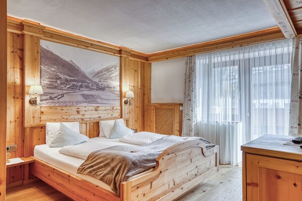 Premium bedding, in-room safe, desk, free WiFi