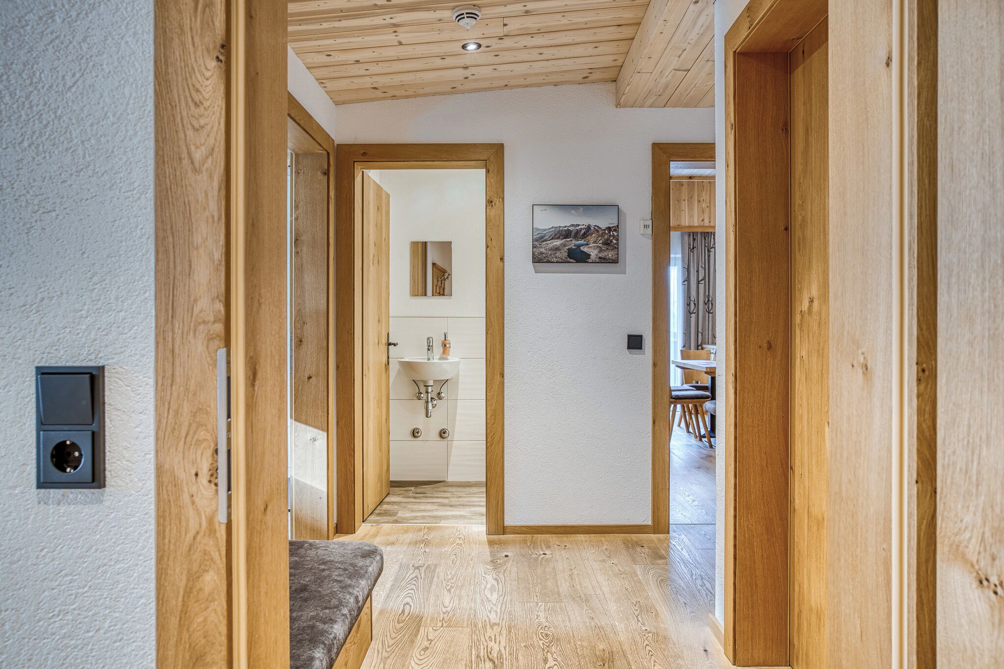 deluxe suite, 2 bedrooms | 1 bedroom, premium bedding, in-room safe, desk