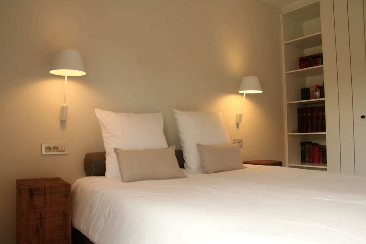 Minibar, bureau, lits bébé (gratuits), lits pliants/supplémentaires