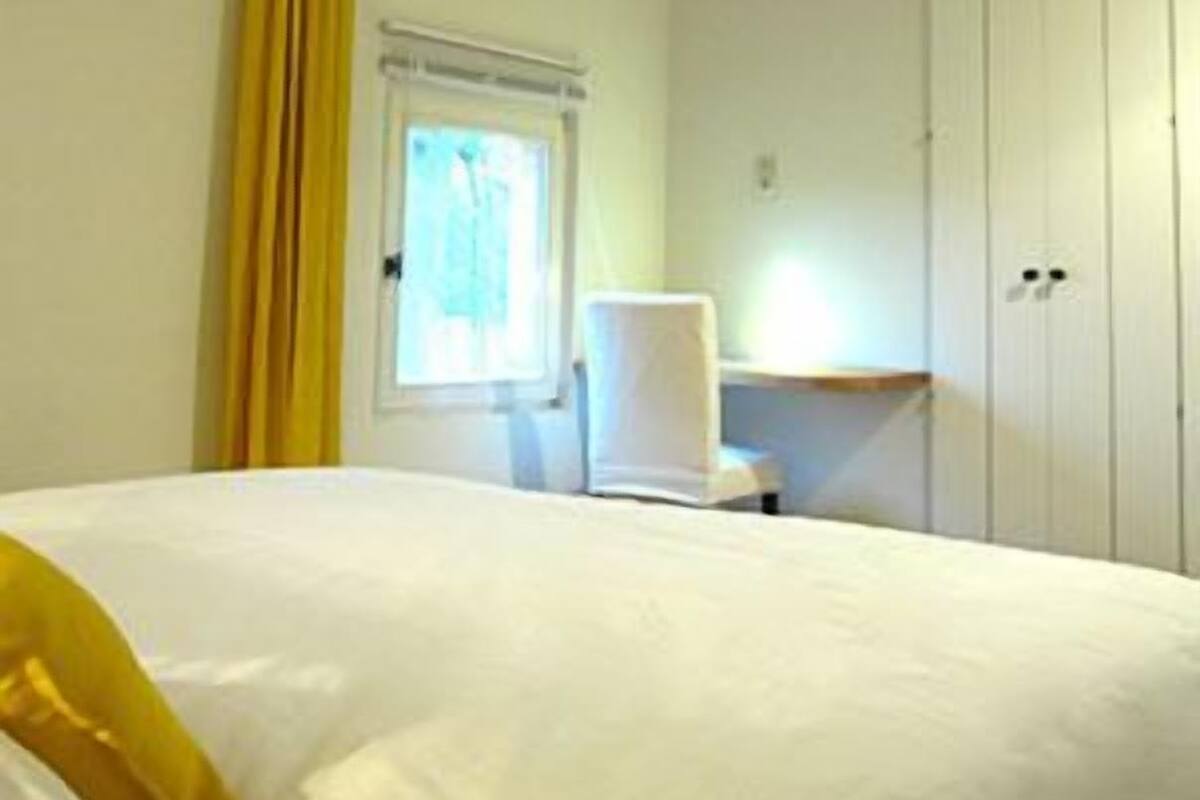 Een minibar, een bureau, gratis babybedden, extra bedden