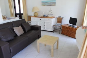 Apartment, 1 Bedroom | Living area