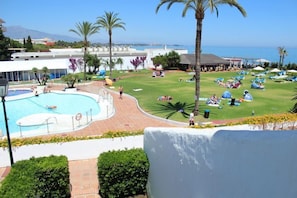 4 outdoor pools
