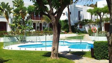 4 piscines a l'aire lliure