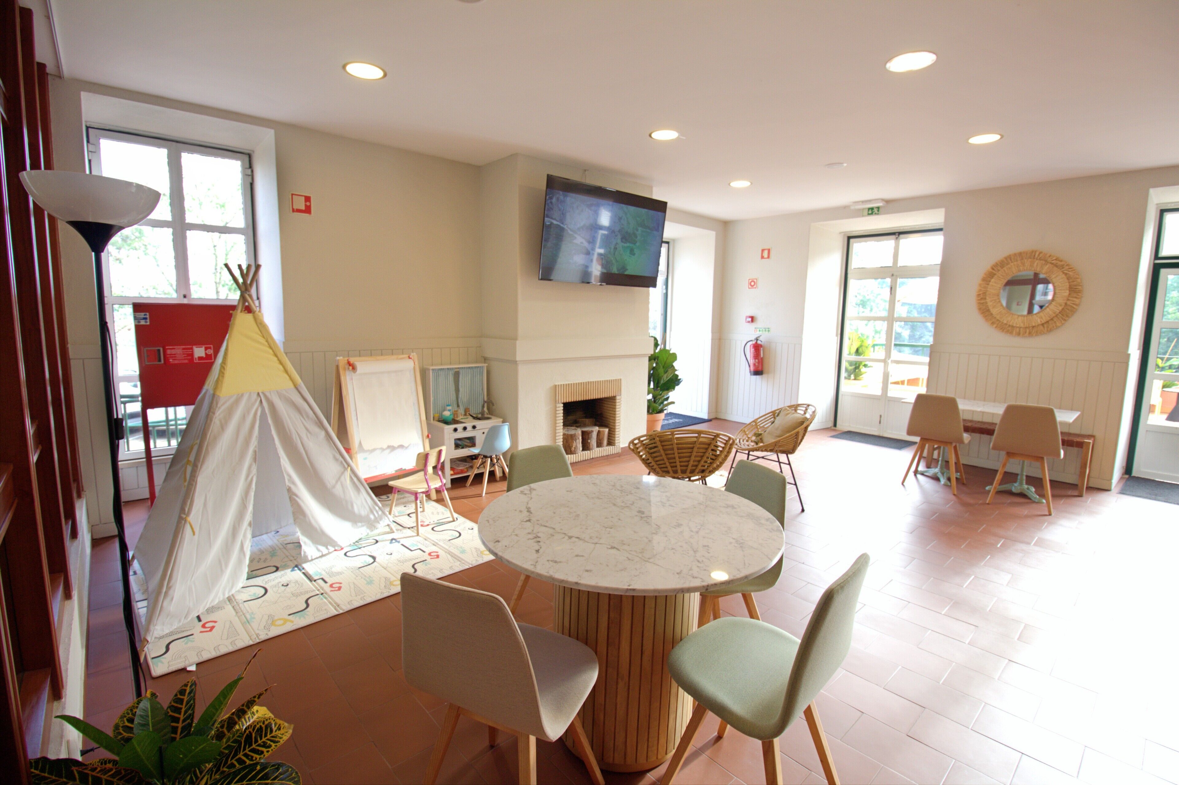 Bữa sáng buffet hàng ngày (12 EUR/mỗi người) 