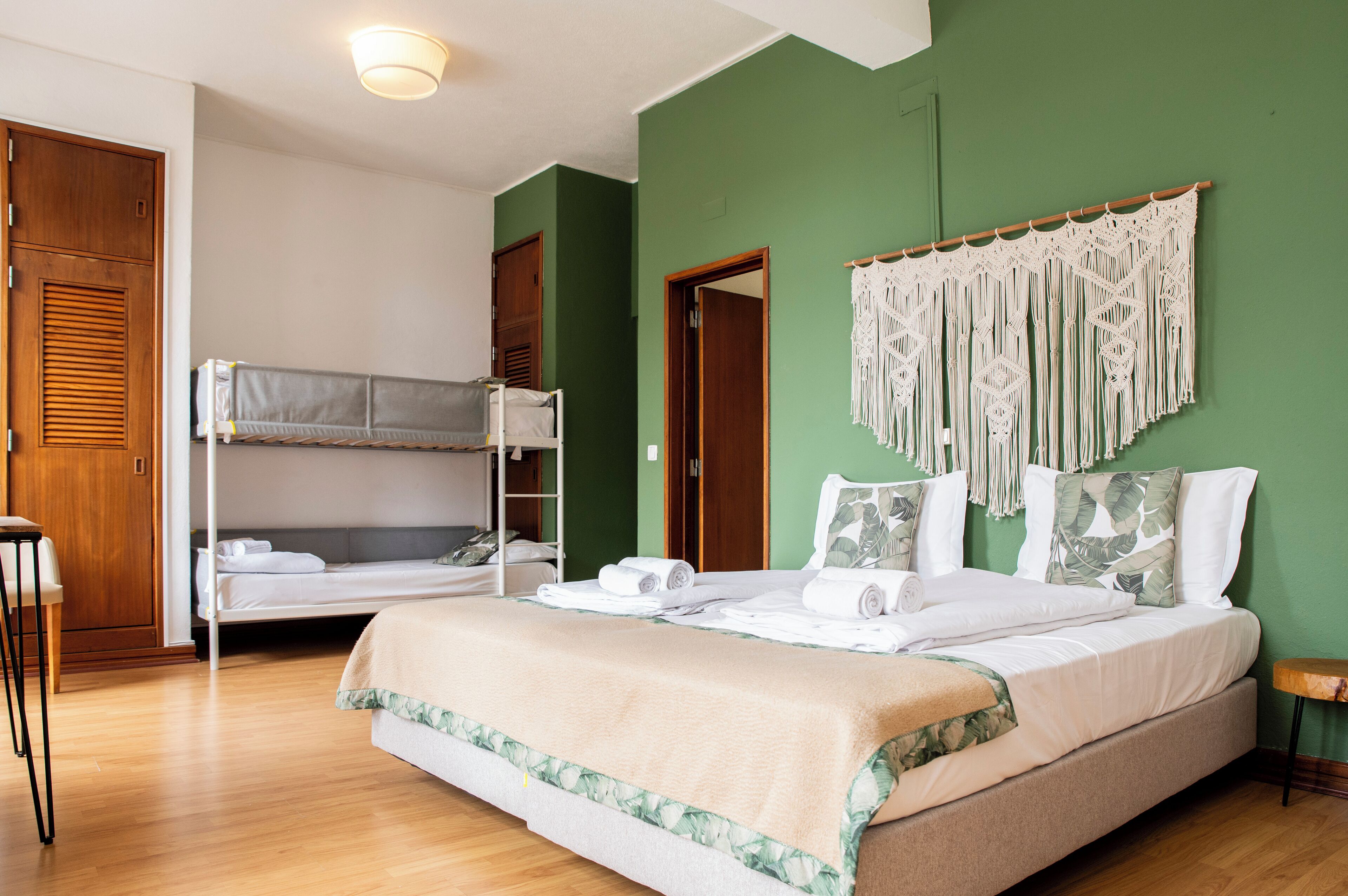 Kamar Quadruple Keluarga | Wi-Fi gratis dan seprai linen