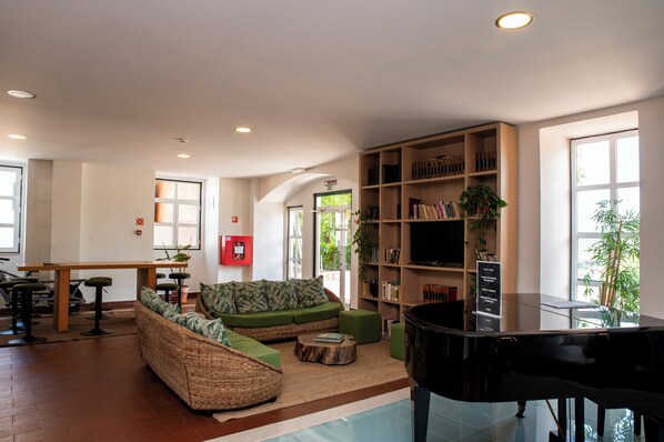 Lobby sitting area - WOT Sarrazola Soul (Sintra)