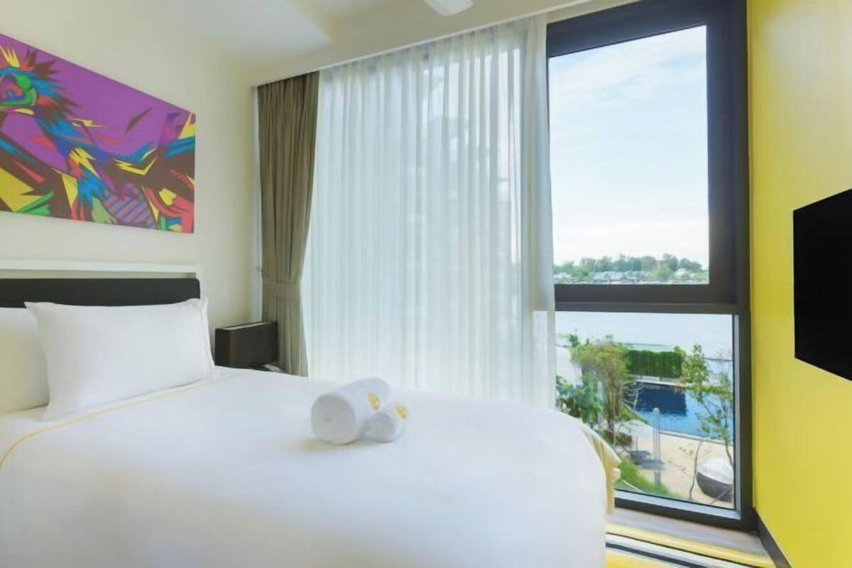 In-room safe, desk, laptop workspace, blackout curtains