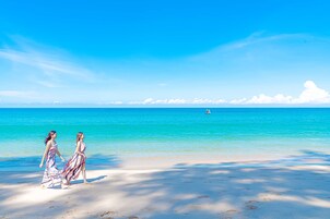 Private beach nearby, white sand, sun loungers, beach umbrellas