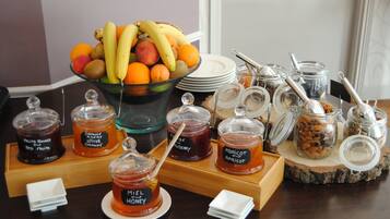 Desayuno buffet diario (EUR 20 por persona)