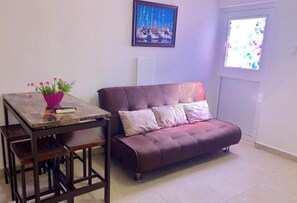 Apartment 5 | Private kitchen | Full-size fridge, microwave, coffee/tea maker, toaster