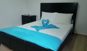 1 bedroom, down comforters, soundproofing, iron/ironing board - Genesis Apartments (Noord)
