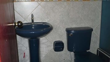 Double Room | Bathroom | Shower, towels