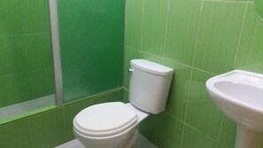 Family Room, 1 Bedroom, Ensuite, Tower | Bathroom | Shower, towels