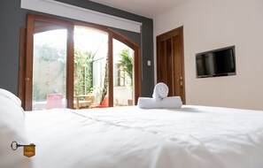 Iron/ironing board, rollaway beds, free WiFi