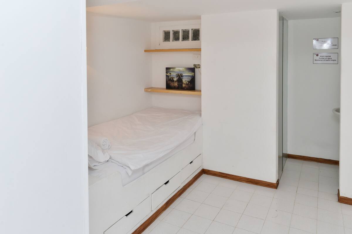Iron/ironing board, rollaway beds, free WiFi