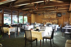 Cafe - Carmel Resort and Wellness Center (Carmel Valley)