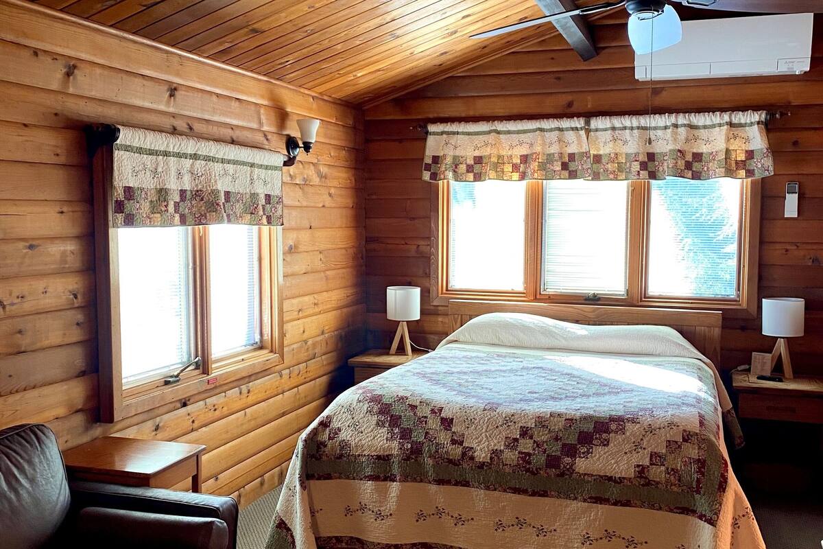 room, 1 queen bed | 1 bedroom, free wifi, bed sheets