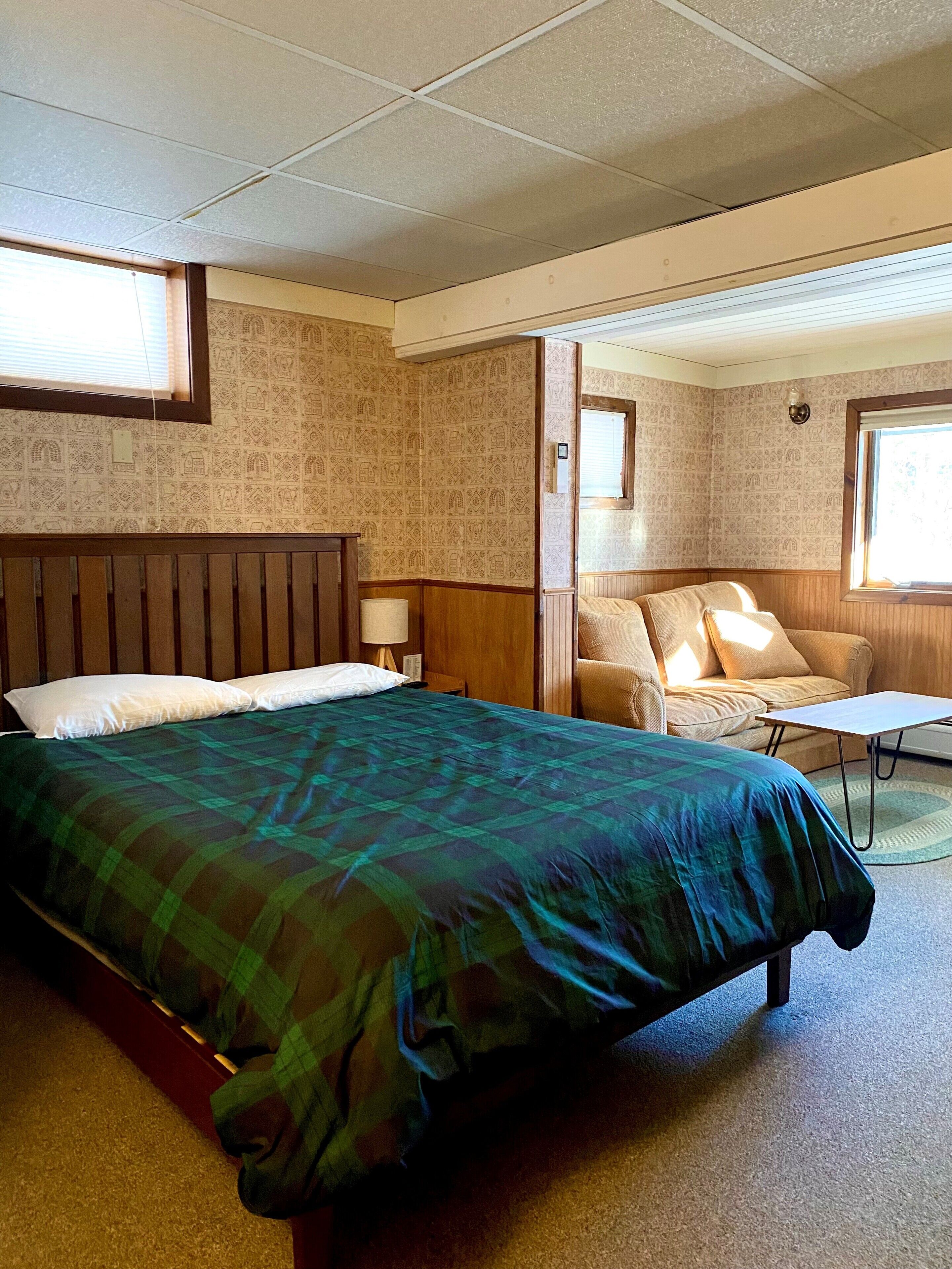 room, 1 queen bed | 1 bedroom, free wifi, bed sheets