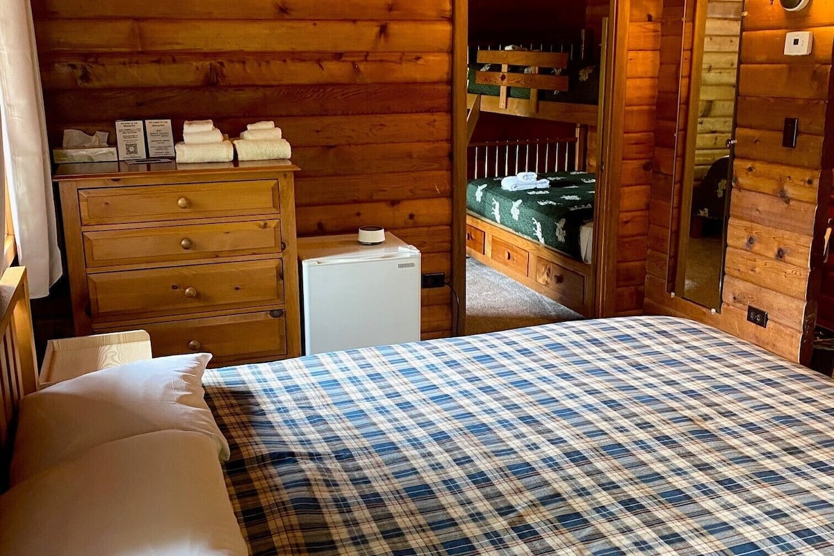 family room | 1 bedroom, free wifi, bed sheets