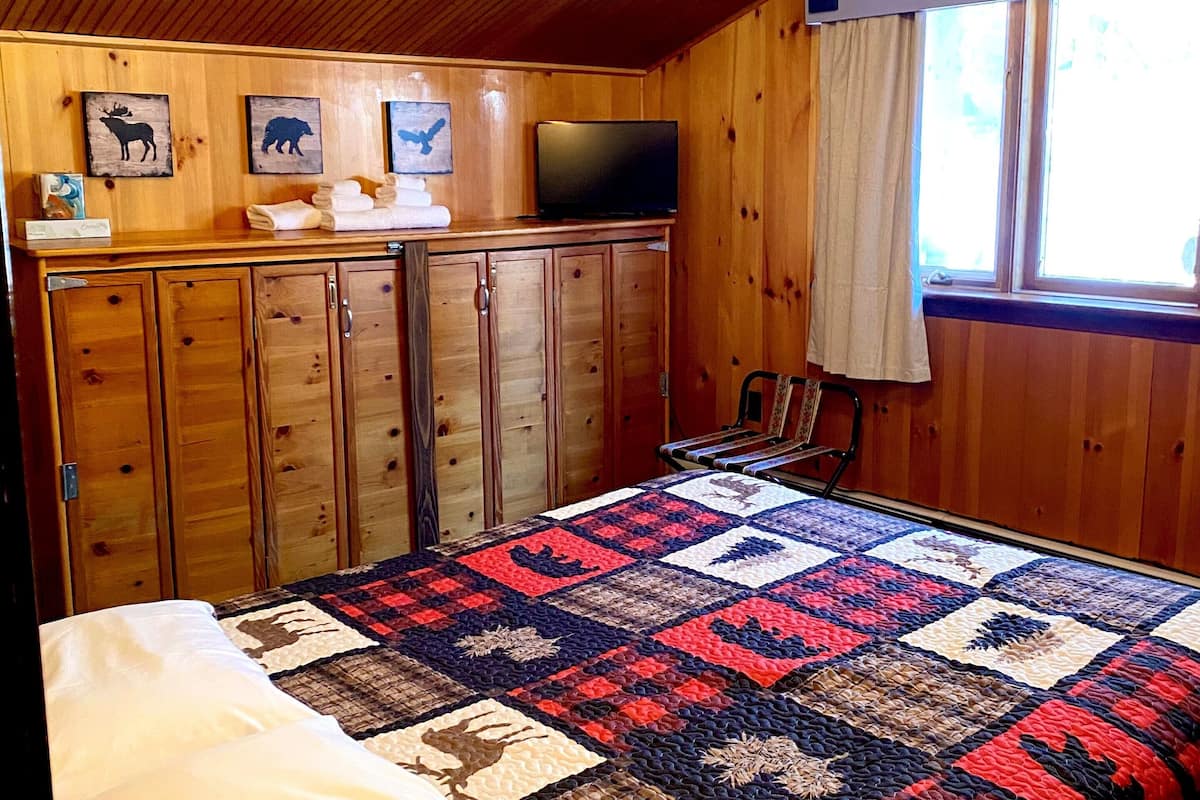 room, 1 queen bed | 1 bedroom, free wifi, bed sheets