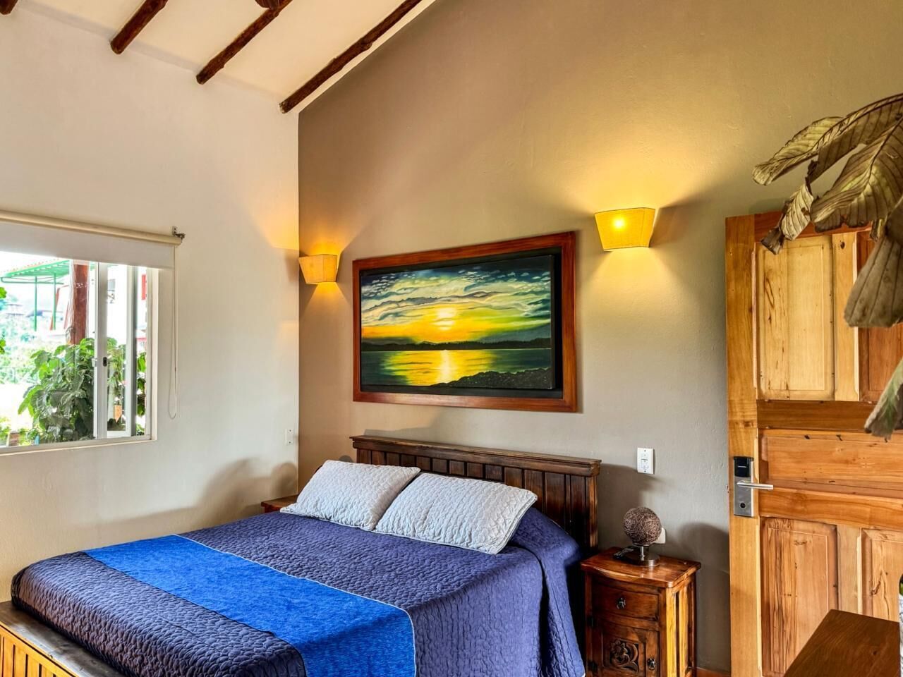 Quarto casal standard, 1 quarto, suíte | Edredons de pluma, individualmente decorados, individualmente mobiliados