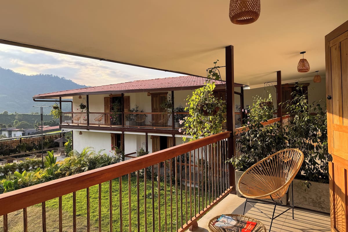 Down duvets, individually decorated, individually furnished, desk