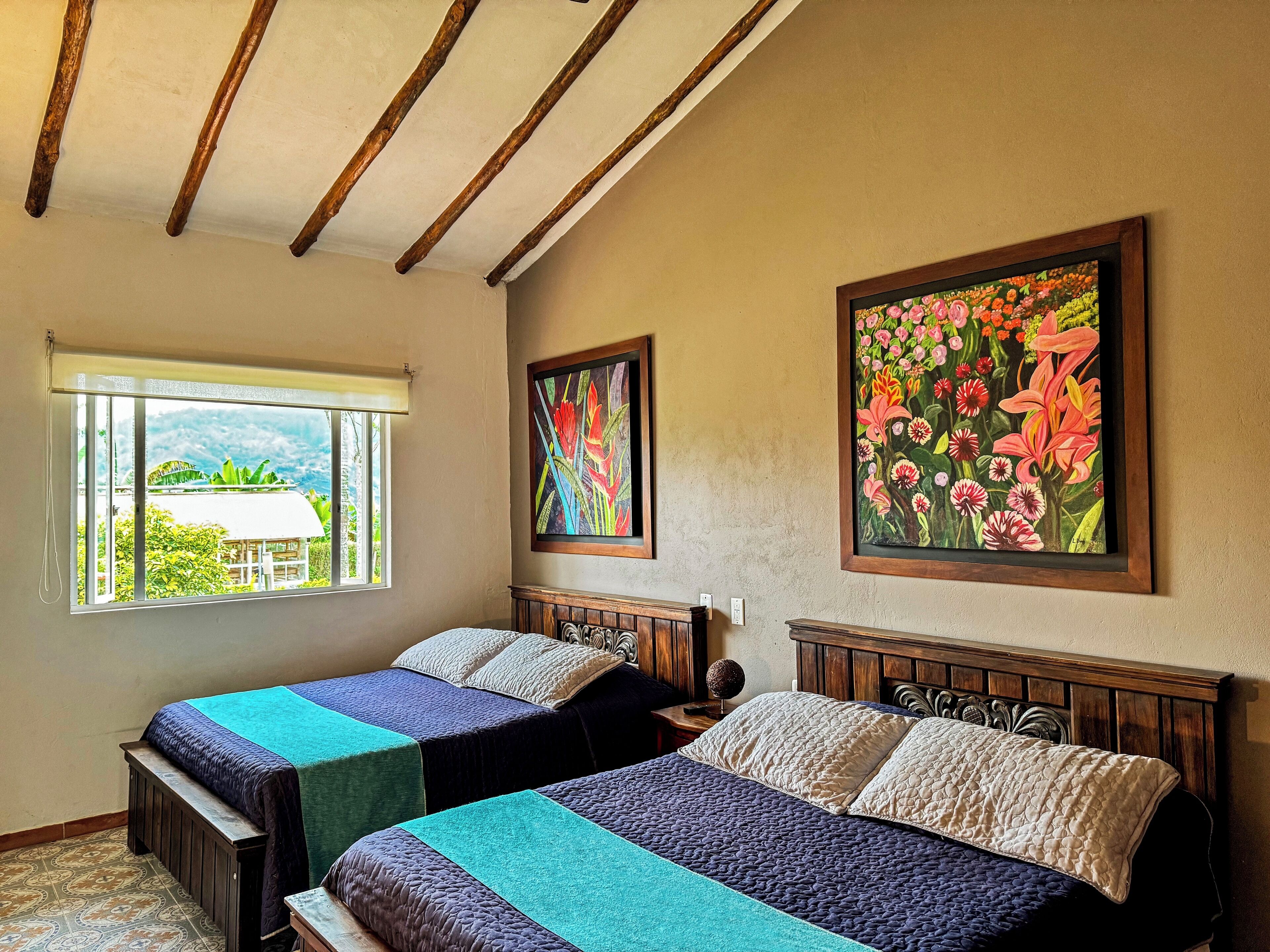 Quarto quádruplo família, banheiro privativo, vista para o jardim | Edredons de pluma, individualmente decorados, individualmente mobiliados