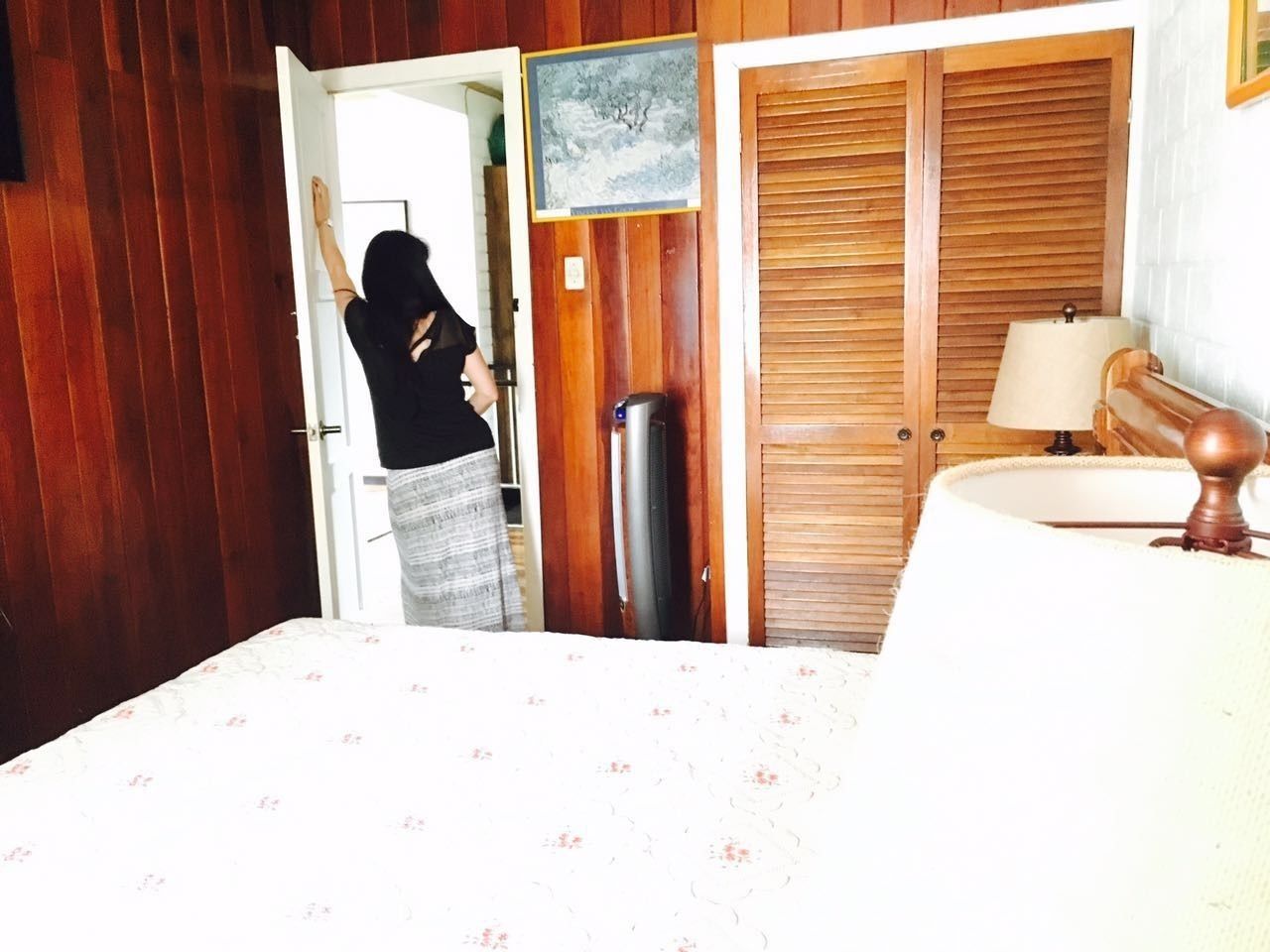 budget double room | desk, soundproofing, bed sheets