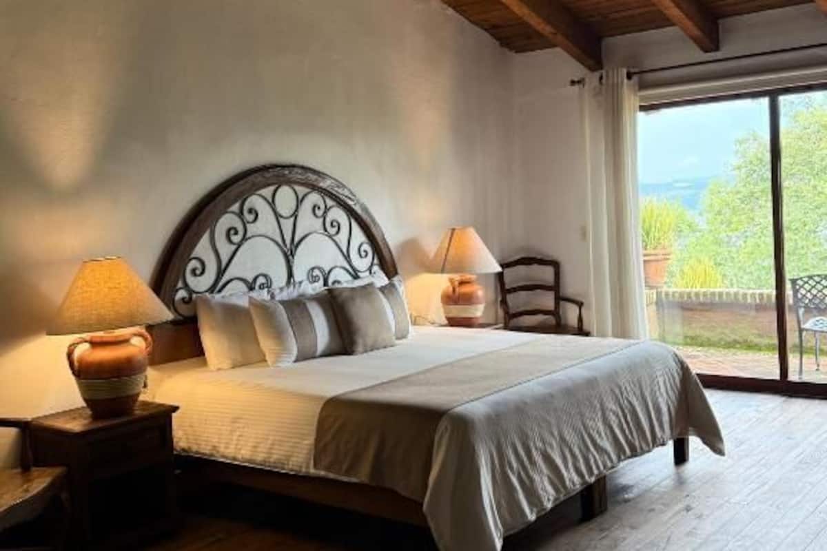 Suite – president | Sengetøy av topp kvalitet, safe på rommet og sengetøy