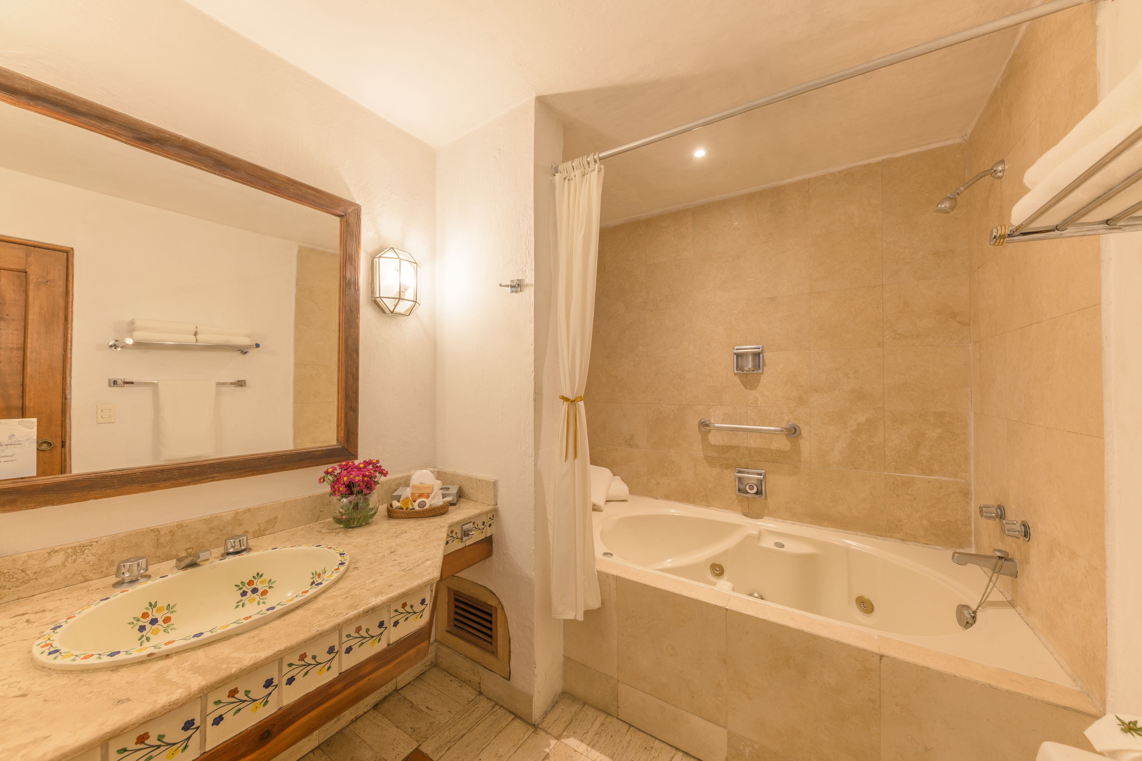 standard room, 1 king bed (plus) | bathroom | shower, free toiletries, towels