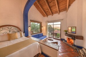 Habitación Estándar Doble Plus | Sengetøy av topp kvalitet, safe på rommet og sengetøy