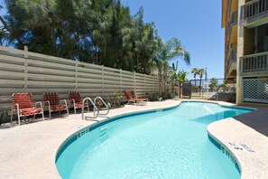 2 outdoor pools