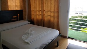 Minibar, in-room safe, laptop workspace, free WiFi - Hotel Jardin De Tequendama (Cali)