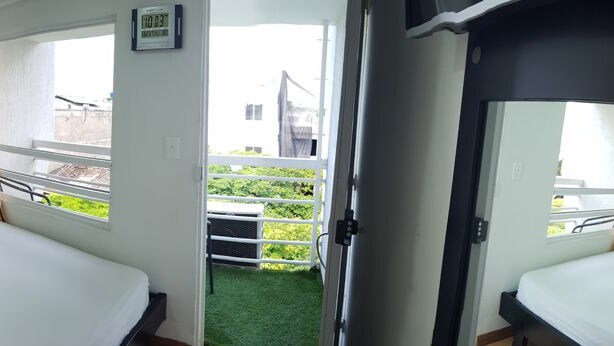Minibar, in-room safe, laptop workspace, free WiFi - Hotel Jardin De Tequendama (Cali)