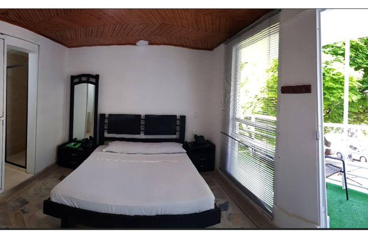 Minibar, Zimmersafe, laptopgeeigneter Arbeitsplatz, kostenloses WLAN