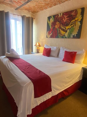 Suite junior, 2 habitaciones | Wifi gratis y ropa de cama