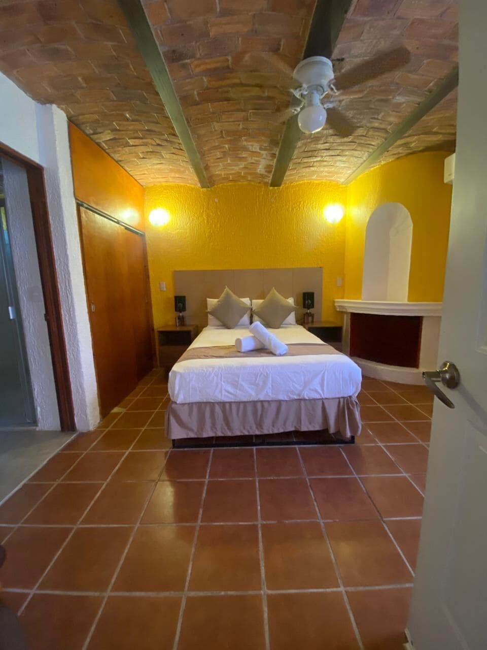 Wifi gratis y ropa de cama 