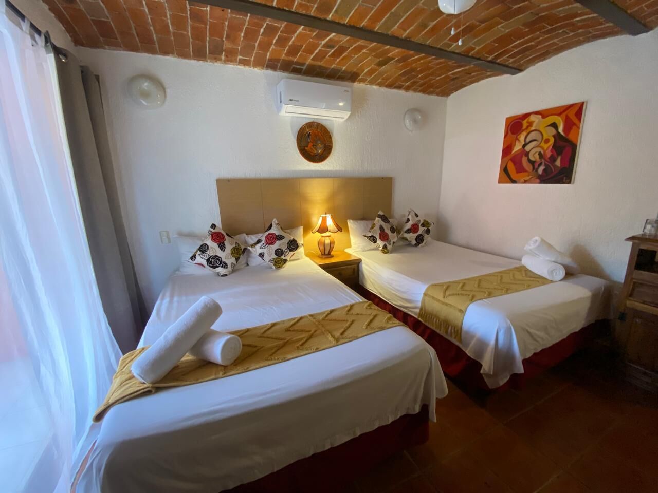 Habitación estándar, 2 camas matrimoniales | Wifi gratis y ropa de cama 