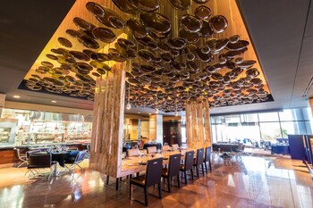 5 restaurants, breakfast, lunch, dinner served; American cuisine at M Resort Spa Casino