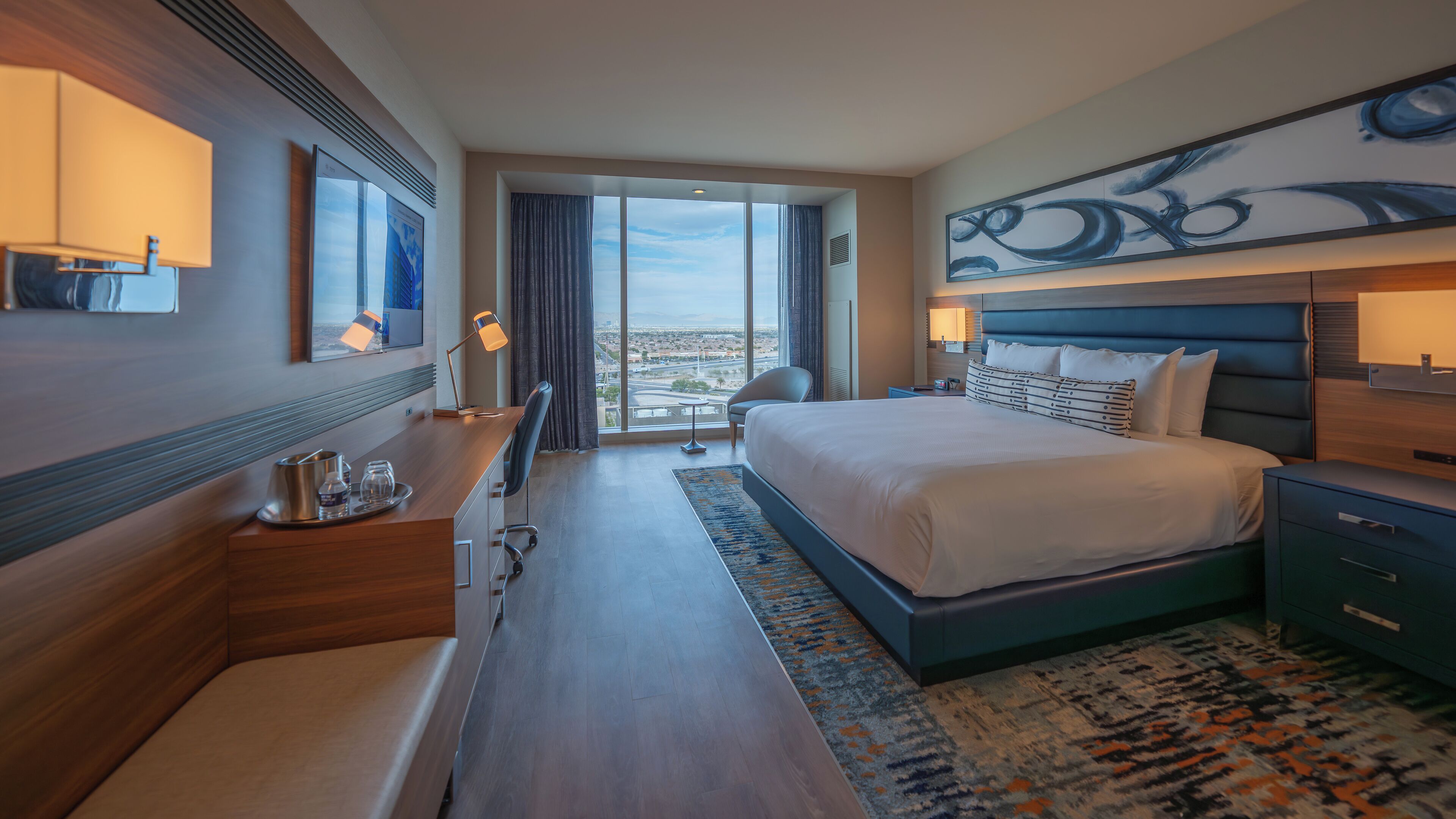 Caja de seguridad en la habitación y escritorio 