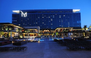 Seasonal outdoor pool, open 10:30 AM to 5:30 PM, sun loungers at M Resort Spa Casino