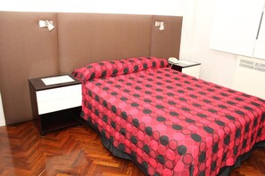 Caja de seguridad en la habitación, escritorio y cortinas blackout 