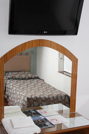 Standard Single Room | In-room safe, desk, blackout drapes, free WiFi